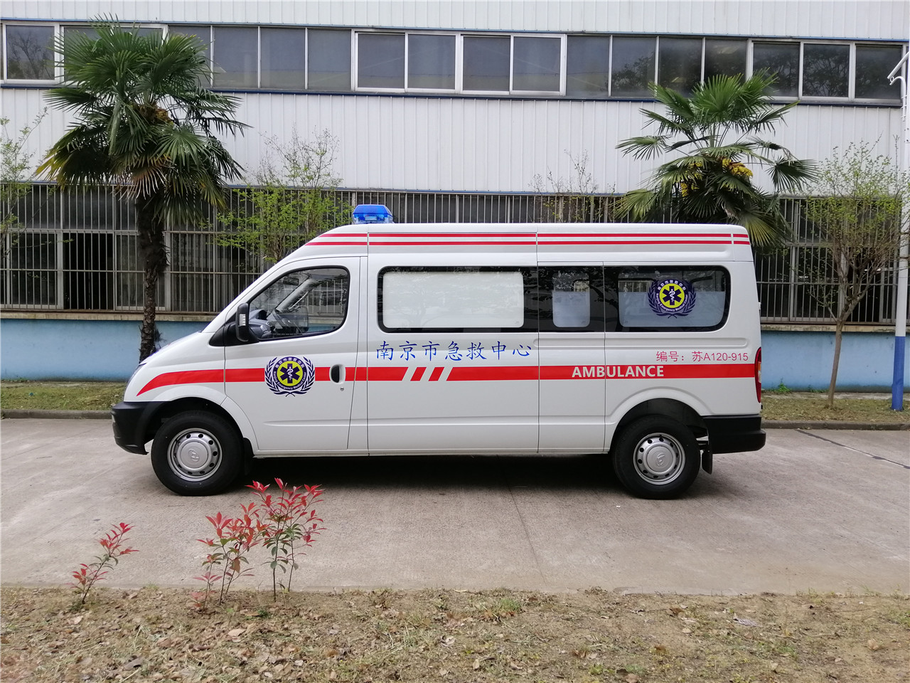 大通V80負(fù)壓救護車